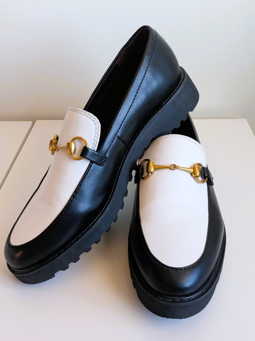 NWOT Franco Sarto Lug Sole Loafers Black and White with Gold trim, Sz 9 - Picture 2 of 6